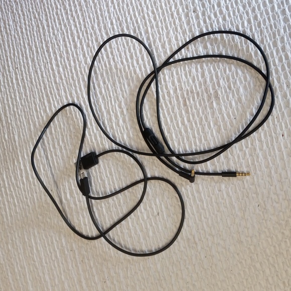 Beats studio 3 wireless (Black & Gold) - Picture 5 of 5